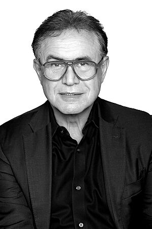 Nouriel Roubini 2025 Glasses Neutral BW.jpg