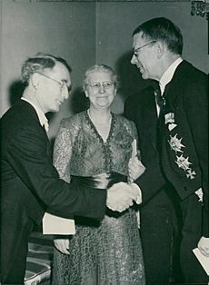 Percy Bridgman with wife and Gustaf VI Adolf of Sweden 1946