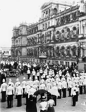 StateLibQld 1 139704 Lord Lamington addresses Federation Day crowds, Brisbane, 1901