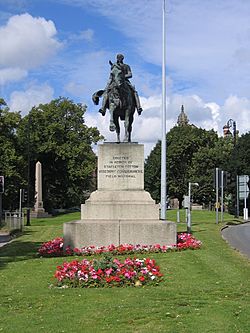 Statue of Viscount Combermere on Grosvenor Road - geograph.org.uk - 526864
