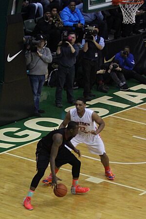 20140221 Cliff Alexander posts up Jahlil Okafor