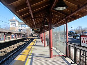 Eastbound platform at Westbrook station, December 2017
