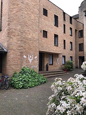 Hertford college HW quad south face