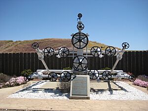 Monument to 1928 Elliott No 1 - Avenal