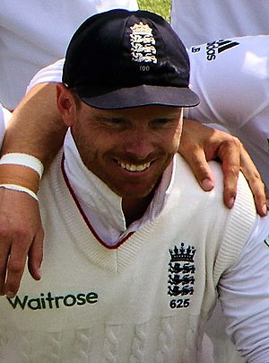 The England Cricket Team Ashes 2015 (bell cropped).jpg