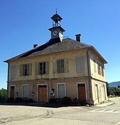 Town hall of Sutrieu in 2016.jpg