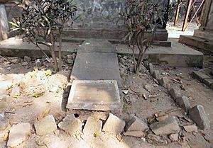 Walter Landor Dickens grave