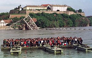 Скела на Дунаву током НАТО бомбардовања 1999 године