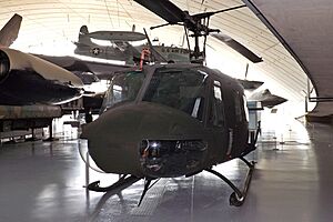 0-21605 Bell UH-1H Huey (9460342756)
