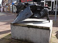 Almelo - Sculptuur op de hoek van de Oranjestraat en de Molenstraat - 1