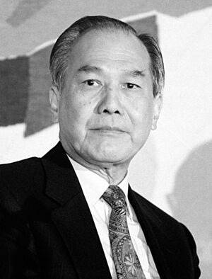 Anan Panyarachun 1995 cropped.jpg