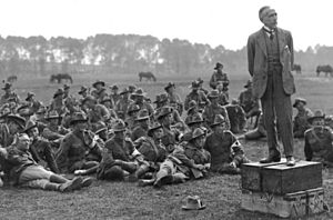 Billy Hughes speaking to Anzacs, 1918 (cropped)