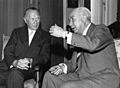 Bundesarchiv B 145 Bild-F006929-0004, Bundeskanzler Adenauer mit Theodor Heuss