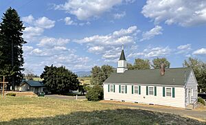 Green Bluff Community Church and Beck's Harvest House