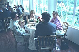 Guests, Including Actor Elizabeth Banks and Her Husband, Max Handelman, Attend a Dinner in Honor of the Screening of "Seabiscuit" at the White House