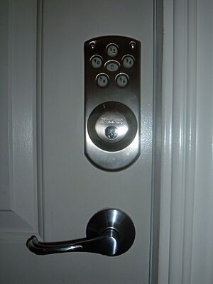 Kwikset electronic and key lock.JPG