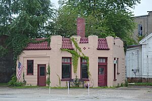 Main and Center gas station, La Harpe