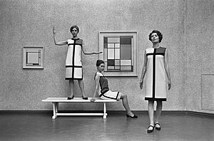 Mondriaanmode uit Parijs, japonnen gemaakt door Yves St. Laurent , de modellen i, Bestanddeelnr 918-6690