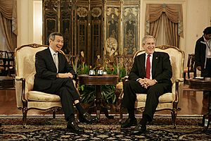 President George W. Bush and Prime Minister Lee Hsien Loong of Singapore