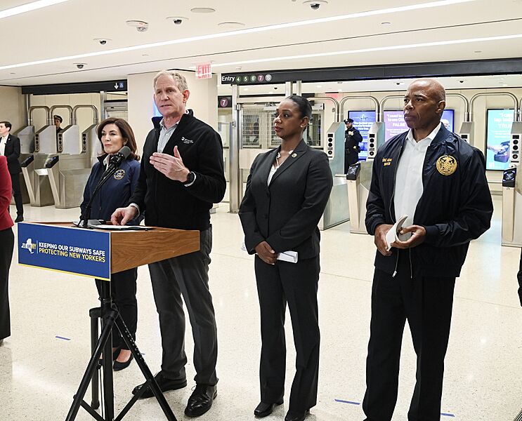 Subway Safety Announcement (52446727995)