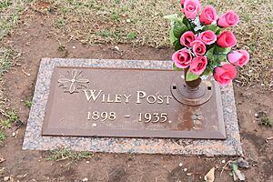 Wiley Post gravestone