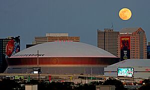 Wolf Moon Rises Over the Superdome in New Orleans (MAF 20250113 WolfMoon07)