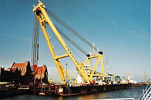 2005-10-29, Stralsund, Hafen, Schwimmkran Taklift 7 am Hansakai