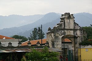 2010.05.13.174225 Arco Iglesia San Francisco Antigua Guatemala