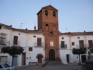 Chodes - Plaza ochavada - Iglesia