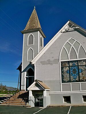 Church in Bardsdale, outside Fillmore - panoramio