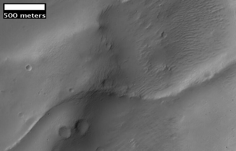 Crater ridge in Aeolis