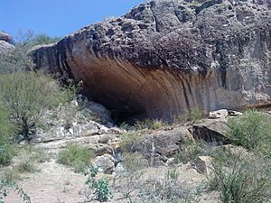 Cueva De La Pulsera