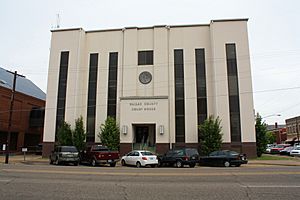 Dallas County Courthouse in Selma.  Built in 1901, it was given an extensive modern makeover in 1960