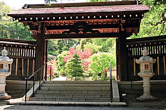 Hakone Garden, Mon Gate - panoramio