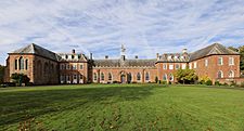 Hartlebury Castle from the front.JPG