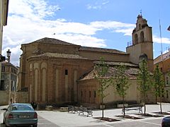 Iglesia de San Isidoro. Vista desde la plaza Campo del Pozo
