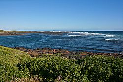 Moyne River, Port Fairy, entering the sea, 30.11.2009.jpg