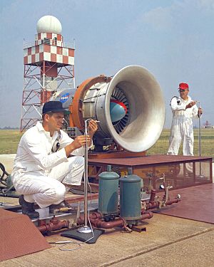 Noise Research Program on Hangar Apron - GPN-2000-001457