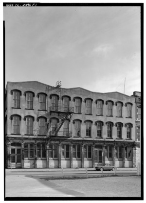 PRINCIPAL (NORTH) SIDE - Strand Historic District, Thomas Jefferson League Building, 2301-2307 Strand, Galveston, Galveston County, TX HABS TEX,84-GALV,38F-1