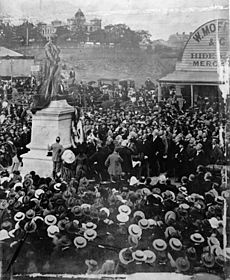 StateLibQld 1 113856 Unveiling of the T. J. Byrnes statue, Brisbane, 1902