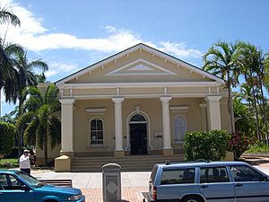 Townsville Magistrates Court, 2003.jpg