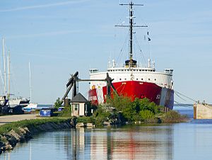 WAGB 83 antennae and masts