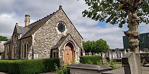 Willesden Jewish Cemetery prayer hall.jpg