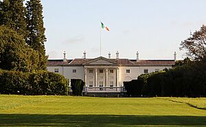 Áras an Uachtaráin-2011 (cropped)