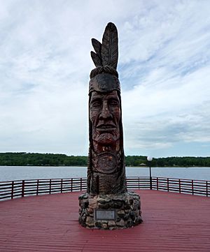 Nee-Gaw-Nee-Gaw-Bow (Leading Man), by Peter Wolf Toth (1988), to honor the Chippewa Indians; it is located on the lakeside pier next to the Wakefield Visitor’s Center and was carved from one piece of pine donated by the Ottawa National Forest. It is one of Toth's Whispering Giants.