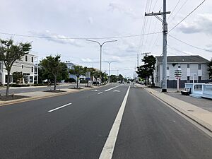 2022-07-14 16 40 41 View south along Delaware State Route 1 (Coastal Highway) at Read Avenue in Dewey Beach, Sussex County, Delaware