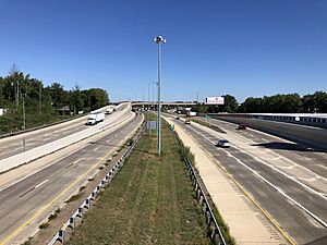 2022-09-14 10 47 30 View north along Interstate 95 at the western terminus of Interstate 295 (Delaware Expressway) from the overpass for Ford Road in Bristol Township, Bucks County, Pennsylvania