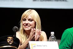Anna Faris at the 2013 San Diego Comic Convention in 2013, -a