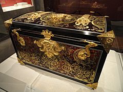 Casket, early 18th century, attributed to Andre-Charles Boulle, oak carcass veneered with tortoiseshell, gilt copper, pewter, ebony - Art Institute of Chicago - DSC09744