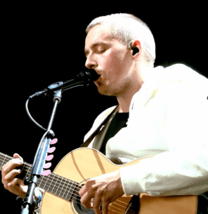 Dermot Kennedy performing at 2019 Lowlands Festival.png